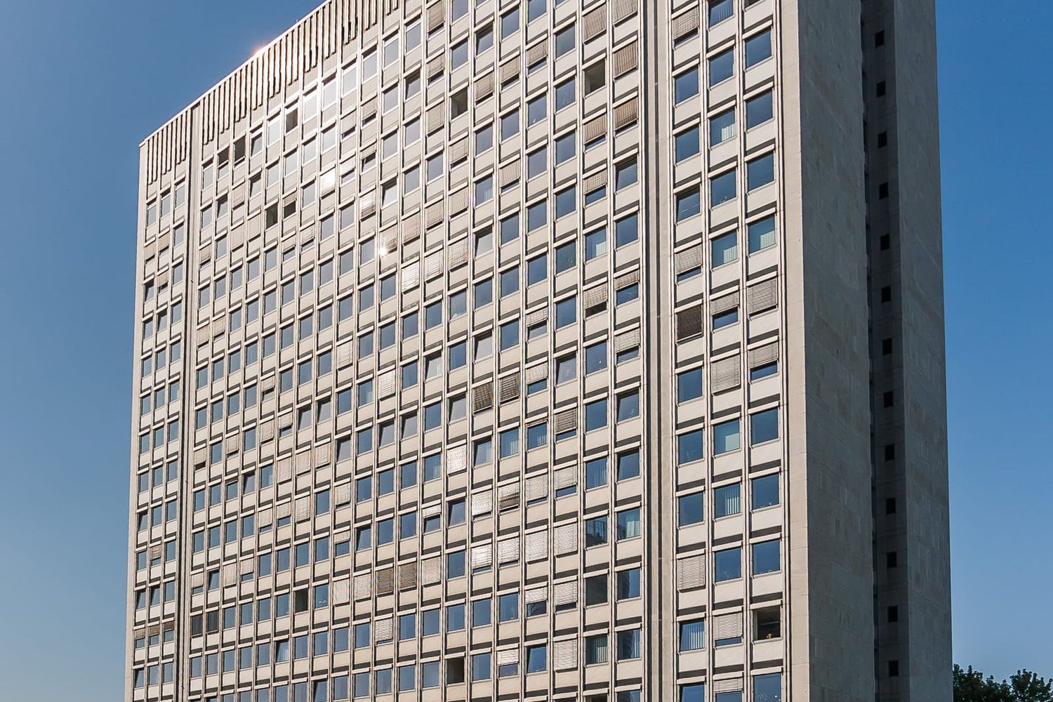 Bundesnetzagentur high-rise office building at Tulpenfeld in Bonn with a fountain in front
